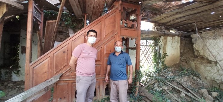 300 yıllık cami bakımsızlık ve ihmalin kurbanı oldu