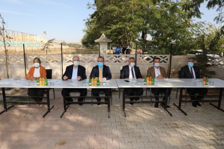 Elazığ il protokolü, Aksaray Mahallesi sakinleriyle bir araya geldi