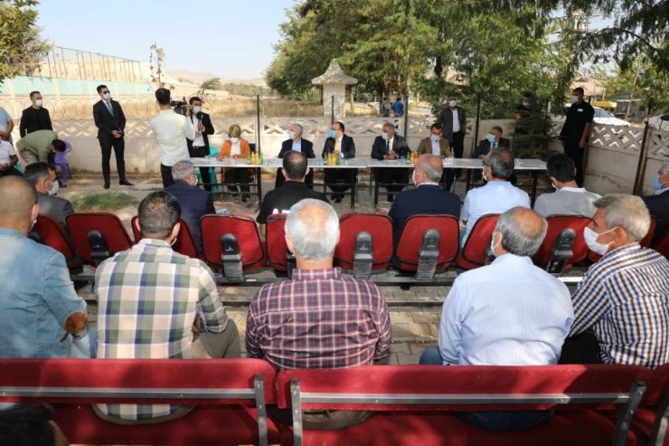 Elazığ il protokolü, Aksaray Mahallesi sakinleriyle bir araya geldi