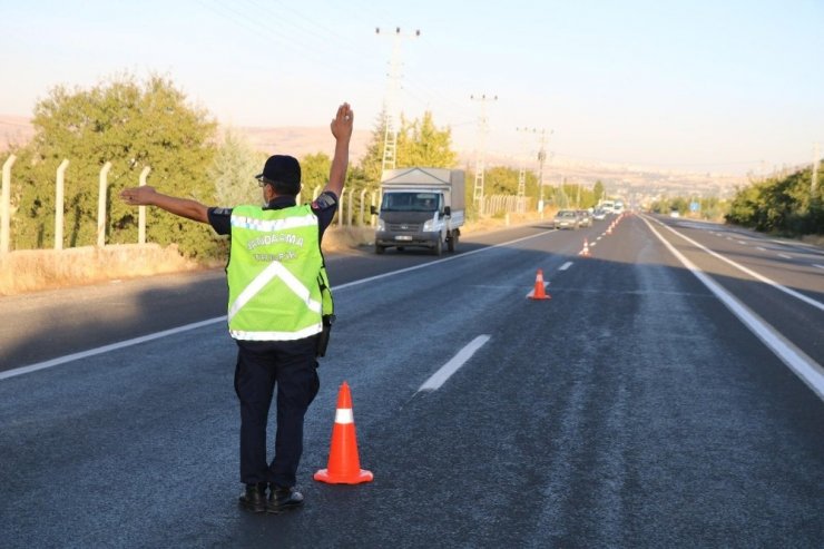 Elazığ’da jandarma, drone destekli uygulamayla vatandaşları uyardı