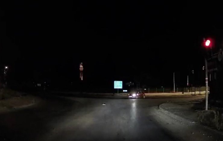Kıl payı kazadan kurtulma anı araç kamerasında