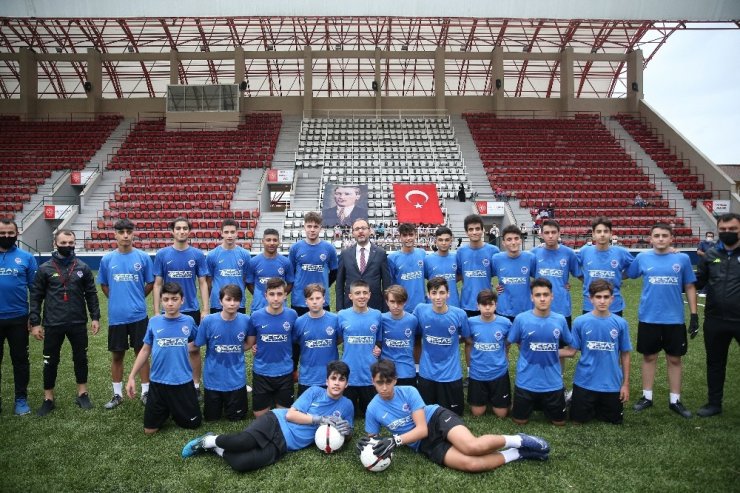 Bakan Kasapoğlu, Güngören’deki spor tesislerinde incelemelerde bulundu