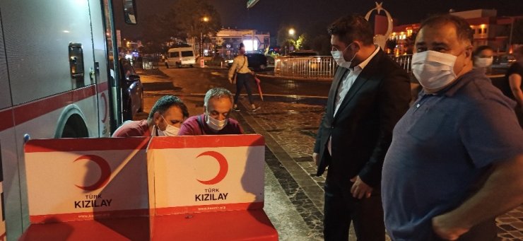 Görme engelli eski milletvekili Ayva, kan bağışı yaparak çağrı yaptı