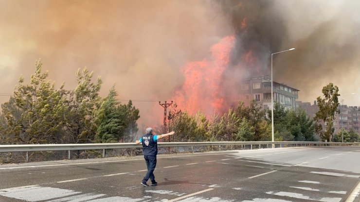 Yanan yer tekrar alevlendi, bir evde tüp patladı
