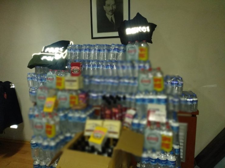 İstanbul’un göbeğindeki depoya şok baskın: 600 litre sahte içki ele geçirildi