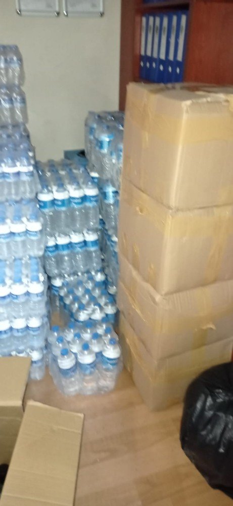 İstanbul’un göbeğindeki depoya şok baskın: 600 litre sahte içki ele geçirildi