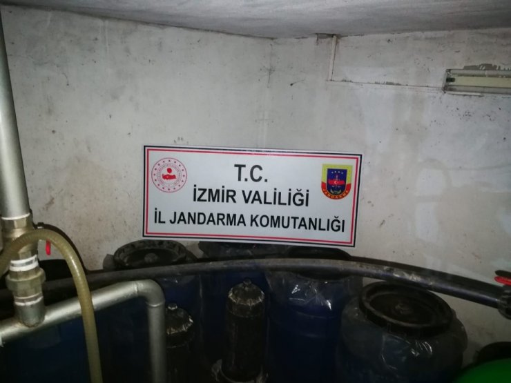 İzmir’de depoya kaçak alkol operasyonu