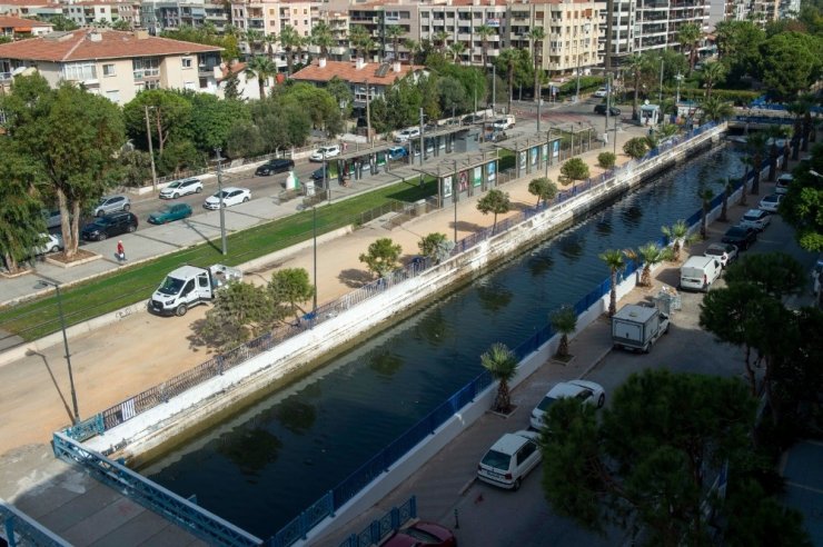 Başkan Soyer, Bostanlı Ahırkuyu Deresi’ndeki çalışmaları inceledi
