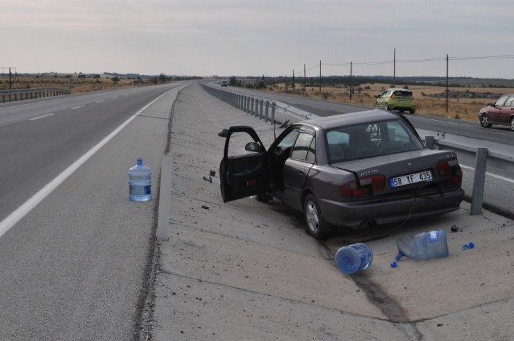 Kontrolden çıkan otomobil bariyerlere çarptı: 1 yaralı