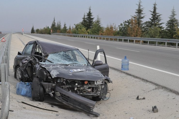 Kontrolden çıkan otomobil bariyerlere çarptı: 1 yaralı
