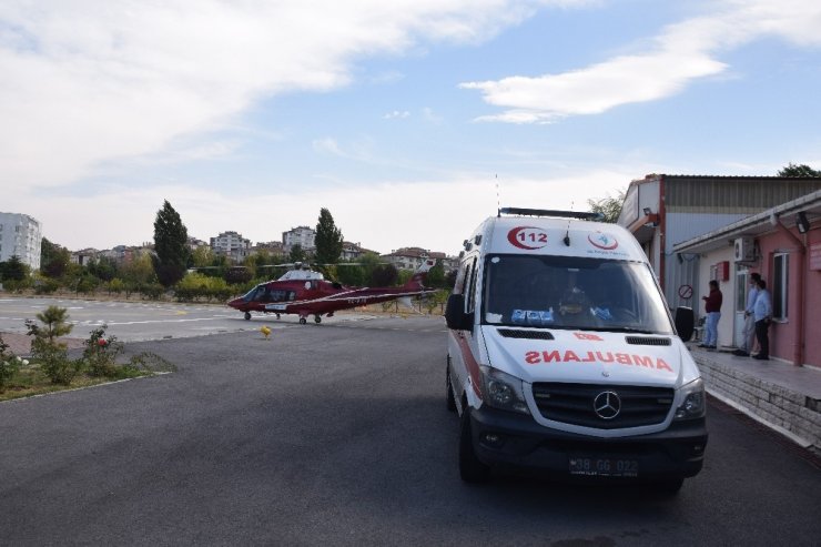 Kafasını traktör pulluğa çarptı, kafatası çatladı