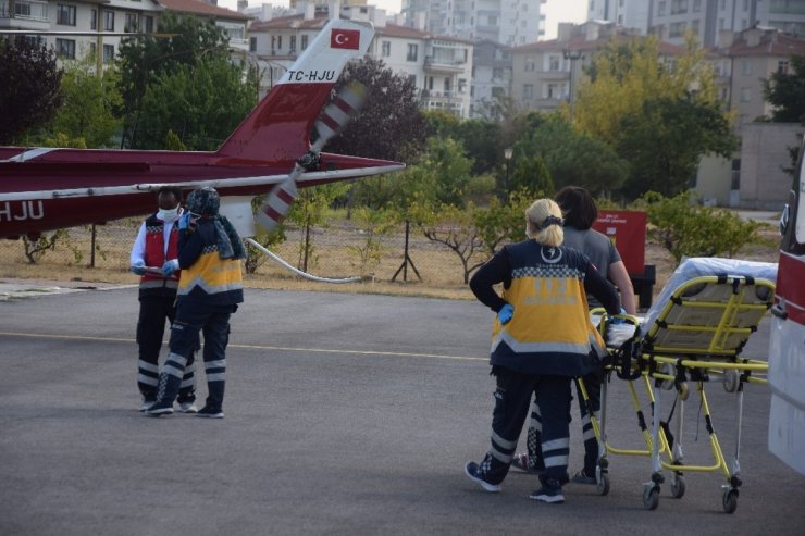 Kafasını traktör pulluğa çarptı, kafatası çatladı