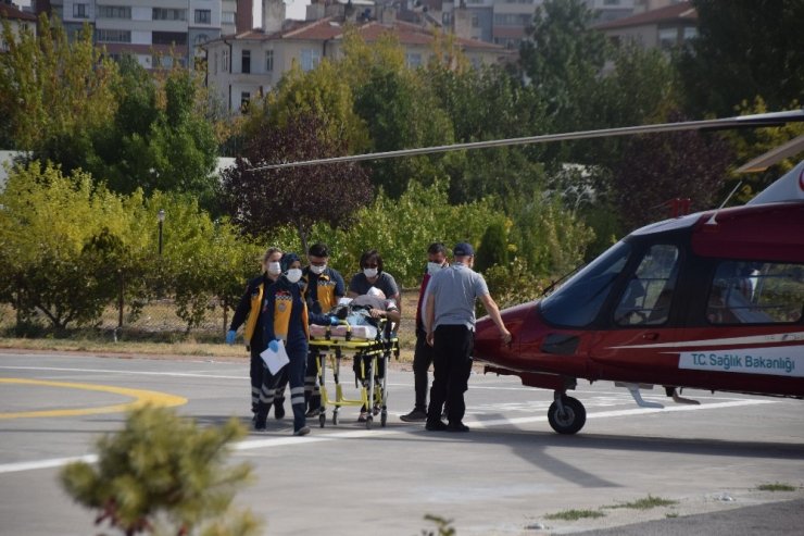 Kafasını traktör pulluğa çarptı, kafatası çatladı