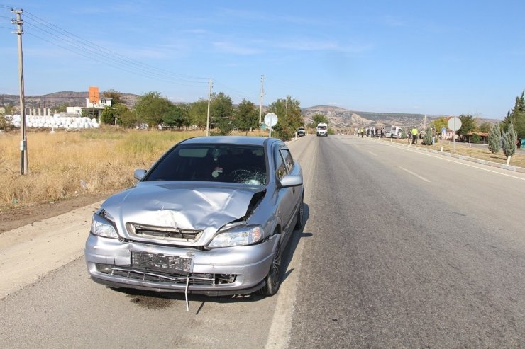 Sepetli motosiklet ile otomobil çarpıştı: 1 ölü