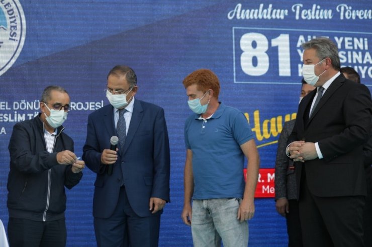 Melikgazi Belediyesi anahtarlık değil, evlerin anahtarlarını teslim etti