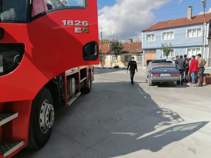 Otomobilde çıkan yangın büyümeden söndürüldü