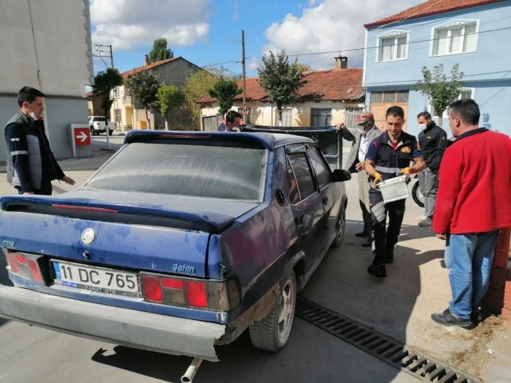 Otomobilde çıkan yangın büyümeden söndürüldü