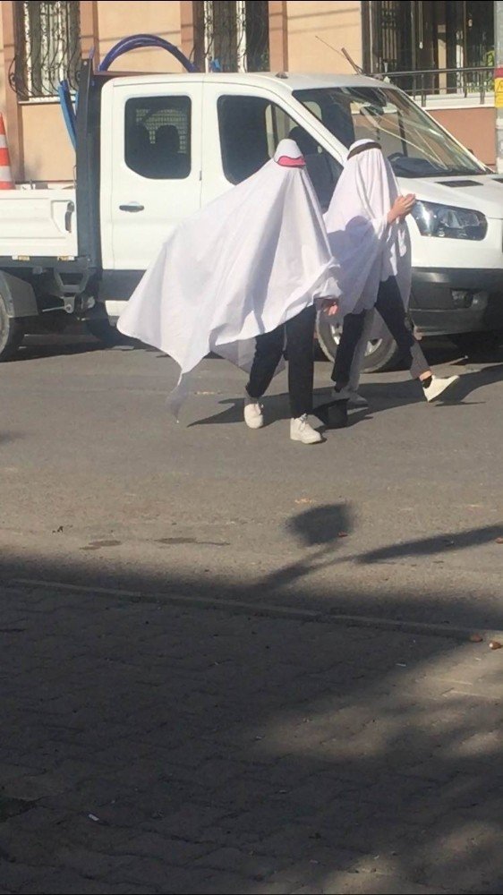 Acemi hayaletler sağa sola çarparak ilerledi