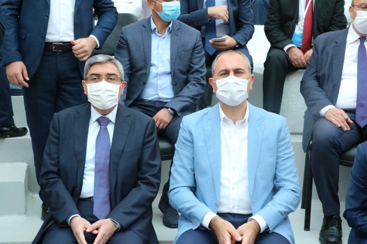 Bakan Gül: "Terör örgütü ciğerlerimizi yakıyor"