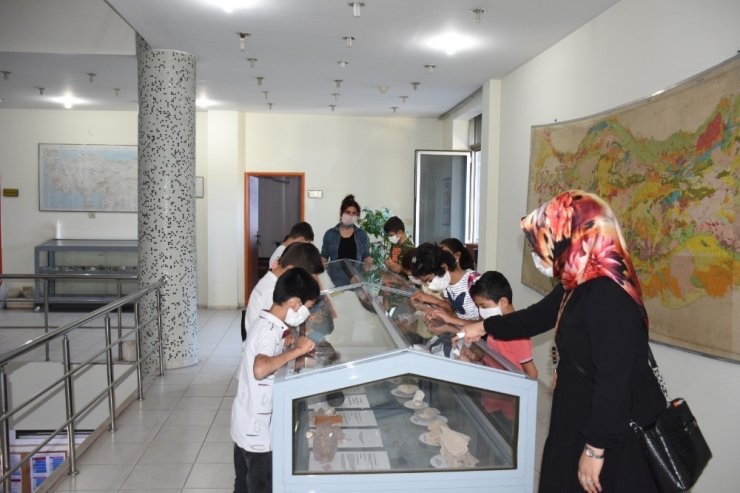 Bilgi Evi öğrencilerinden MTA’ya teknik gezi