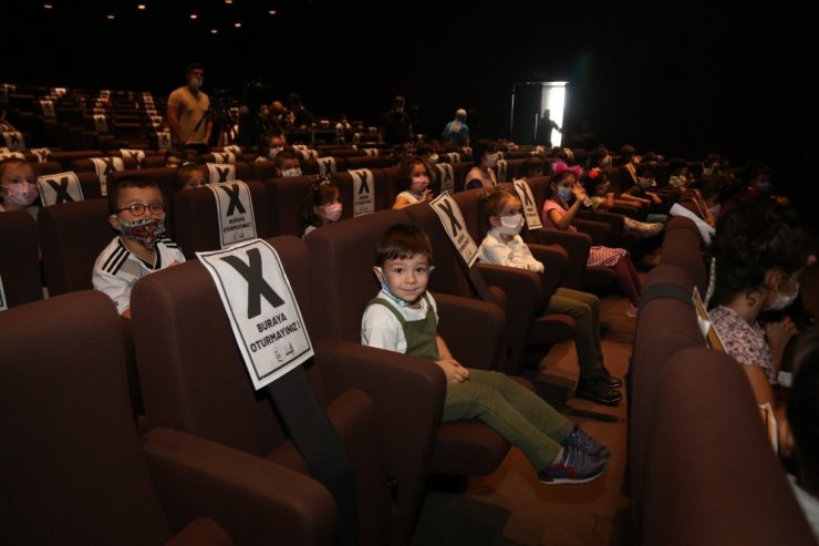 Eyüpsultanlı çocuklar “Süper Mario” ile buluştu