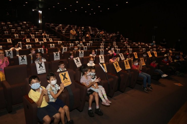 Eyüpsultanlı çocuklar “Süper Mario” ile buluştu