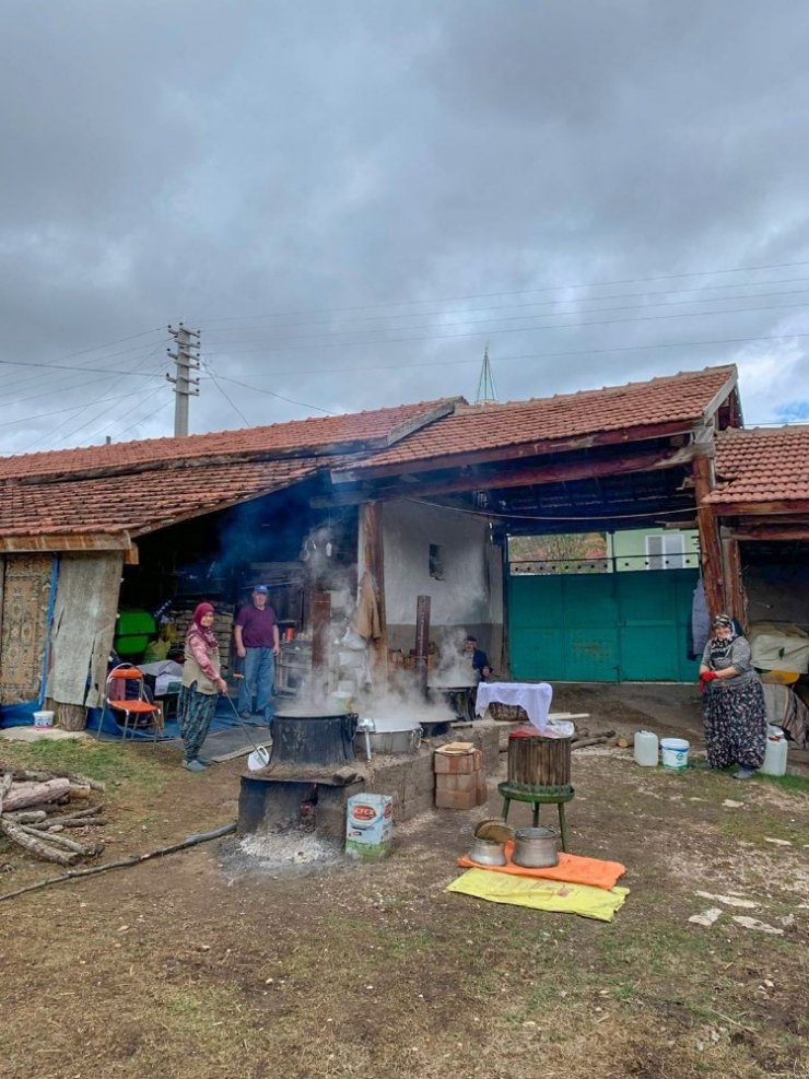 İdrisyayla’nın meşhur pekmezi yapılmaya başlandı