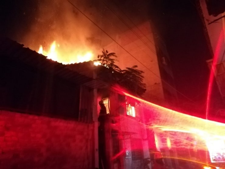 Çanta imalathanesinde korkunç yangın: Onlarca kuş yanarak telef oldu