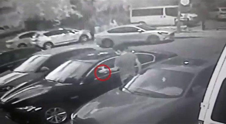 Lüks araçlardan direksiyon ve sunroof çalan şahıslar yakalandı