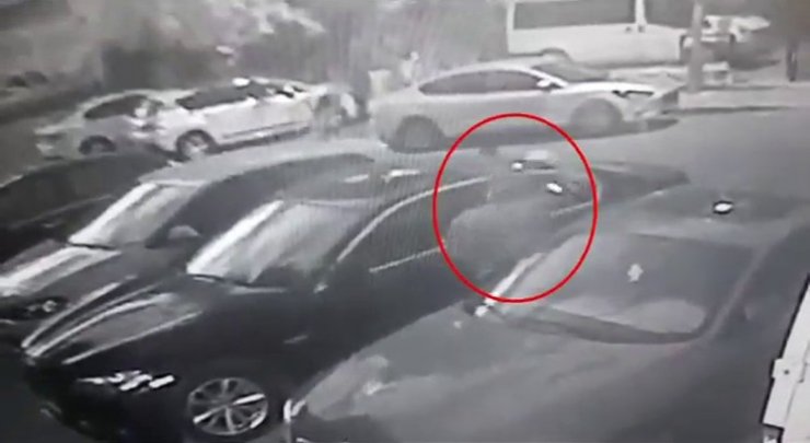Lüks araçlardan direksiyon ve sunroof çalan şahıslar yakalandı