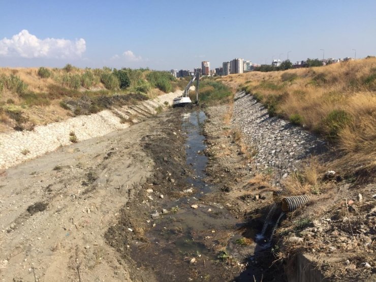 Karaçay Deresi temizlendi, taşkın yaşanmadı