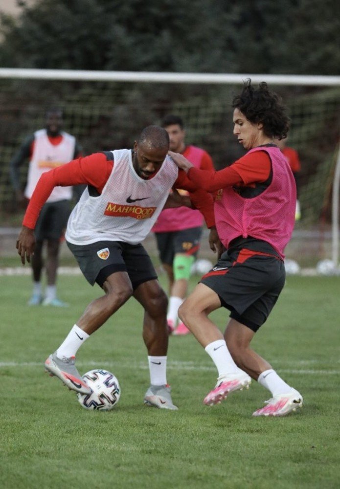 Fernandes örümcek ağlarını aldı