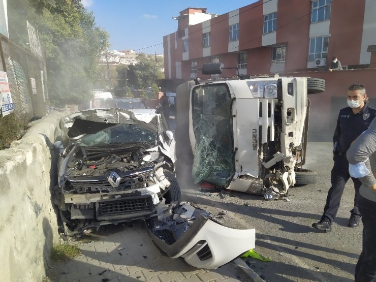 Gaziosmanpaşa’da kamyonet dehşeti: Gelin ve damat ölümden döndü