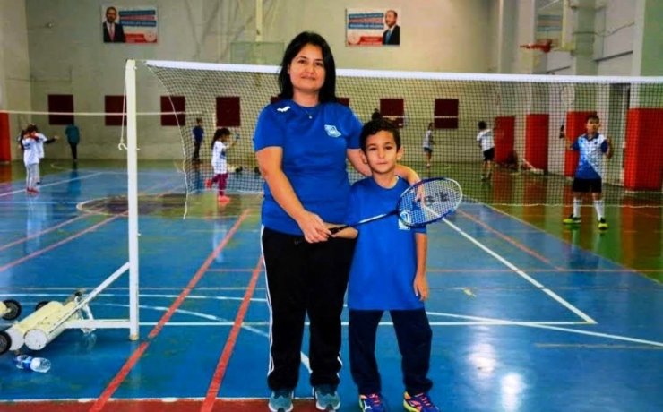 Hem annesi hem antrenörü