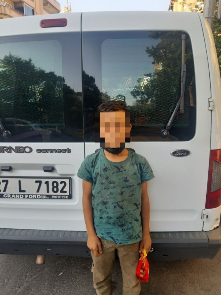 Polisler çocuk dilencileri topladı