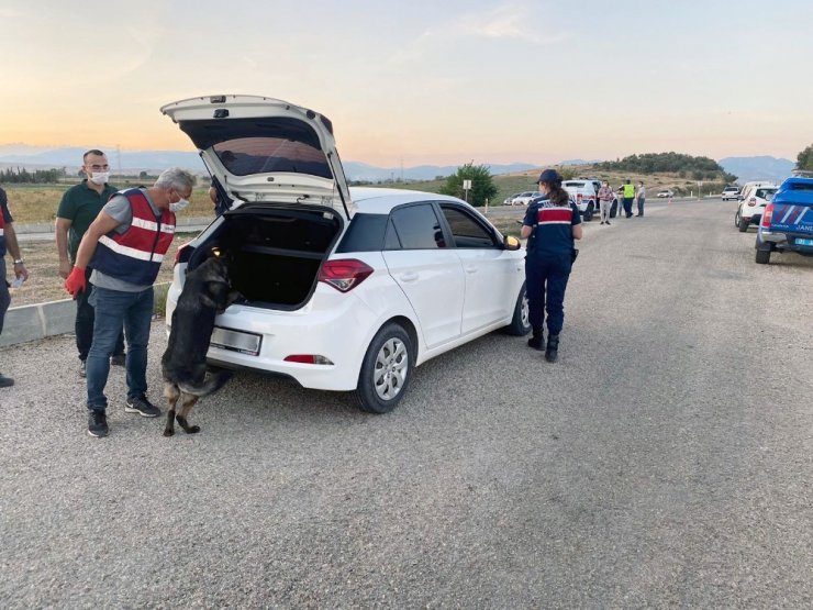 Ceyhan ve Kozan’da araç ve sürücülere 15 bin TL para cezası