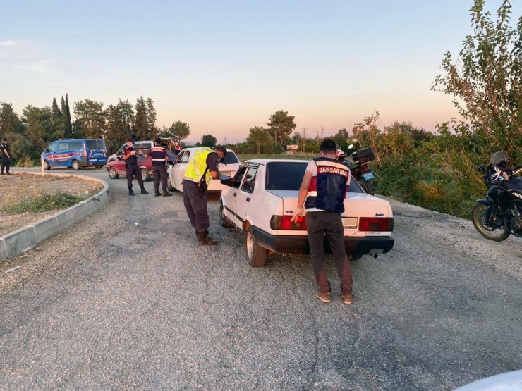 Ceyhan ve Kozan’da araç ve sürücülere 15 bin TL para cezası