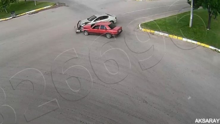Aksaray’da MOBESE kameralarına yansıyan trafik kazaları
