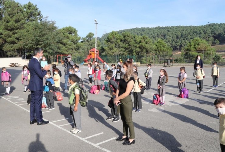 Başkan Gökhan Yüksel, Yüz Yüze Eğitimin ilk gününde öğrencileri yalnız bırakmadı