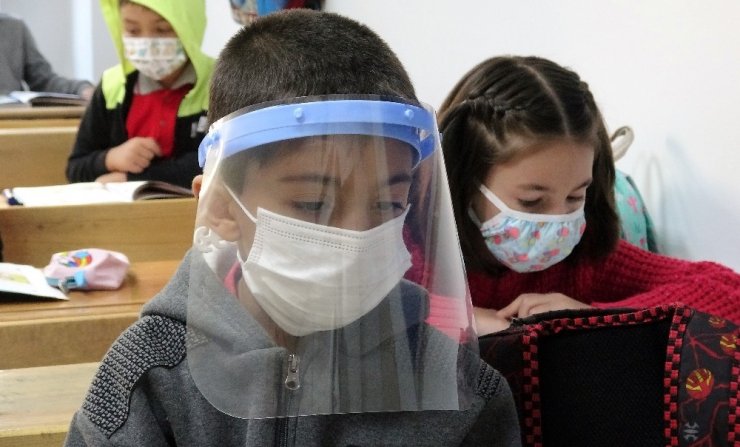 Bayburt’ta yüz yüze eğitime geçişte ikinci aşama başladı