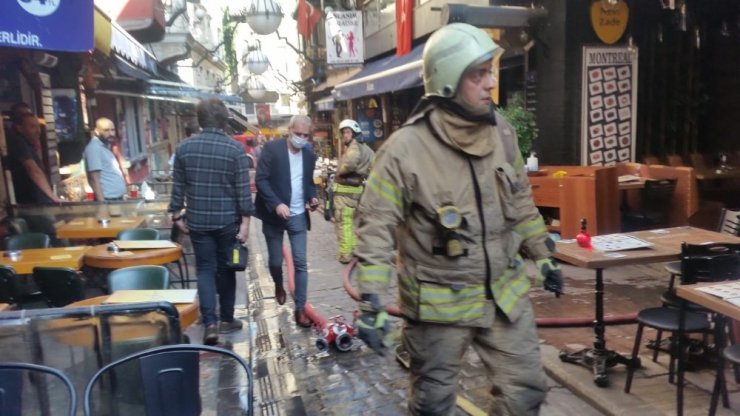 Beyoğlu Balık Pazarı’nda yangın paniği