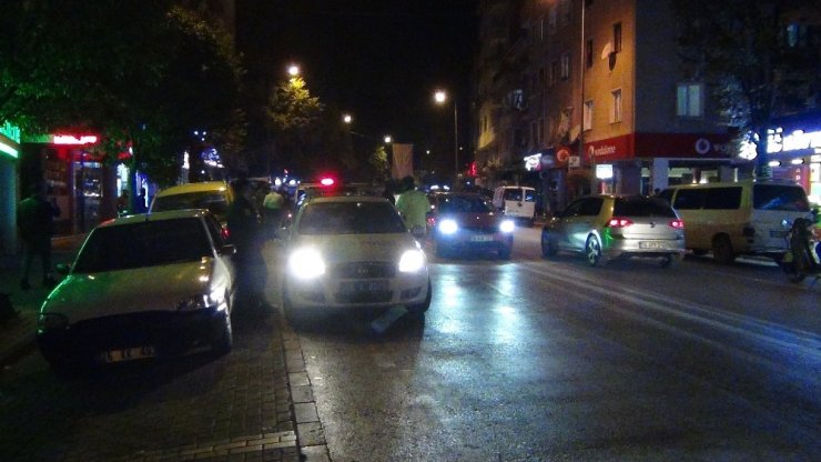 Kazadan kaçmak isteyen gençler maskesizlikten dolayı ceza yedi
