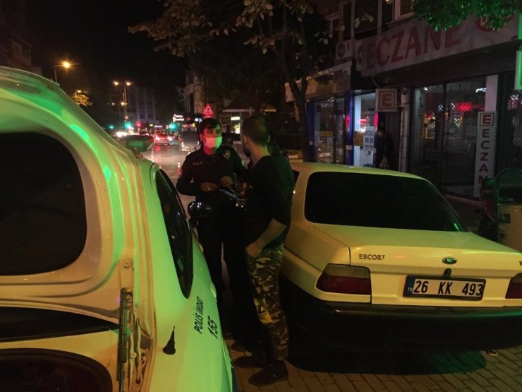 Kazadan kaçmak isteyen gençler maskesizlikten dolayı ceza yedi