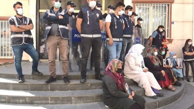 HDP önündeki ailelerin evlat nöbeti 404’üncü gününde