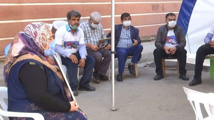 HDP önündeki ailelerin evlat nöbeti 404’üncü gününde