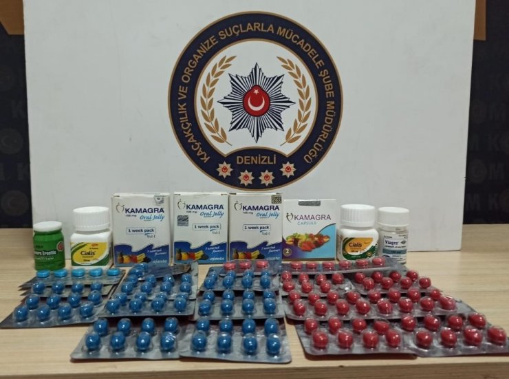 Kaçak ürünleri piyasaya sürmeden yakalandılar