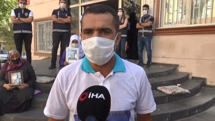 Evlat nöbetindeki ailelerden Hatay’da orman yakan PKK’ya sert tepki