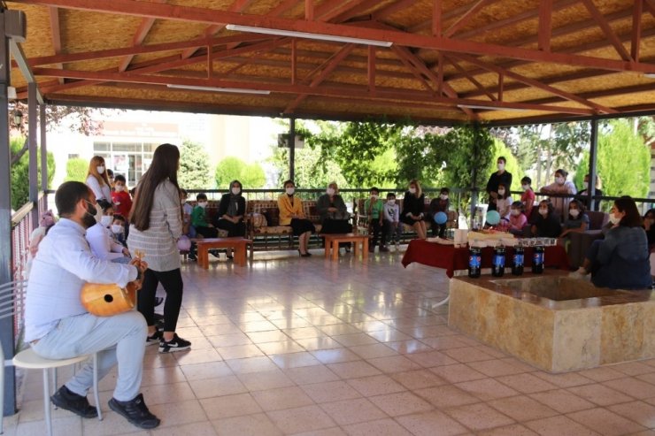 Vali Yırık’ın eşi Ayşe Yırık, çocuklarla bir araya geldi