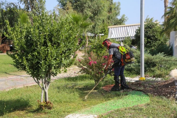 Erdemli’de sahil bandı ve sosyal alanlarda bakım çalışmaları sürüyor
