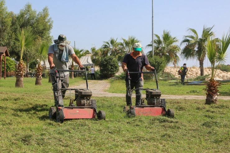 Erdemli’de sahil bandı ve sosyal alanlarda bakım çalışmaları sürüyor